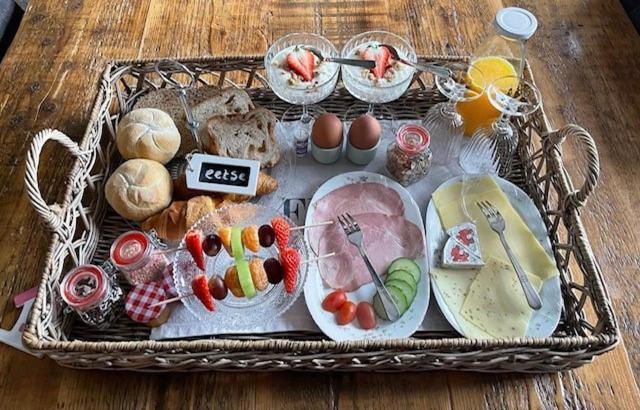 T'Hus Bed & Breakfast Katlijk Esterno foto